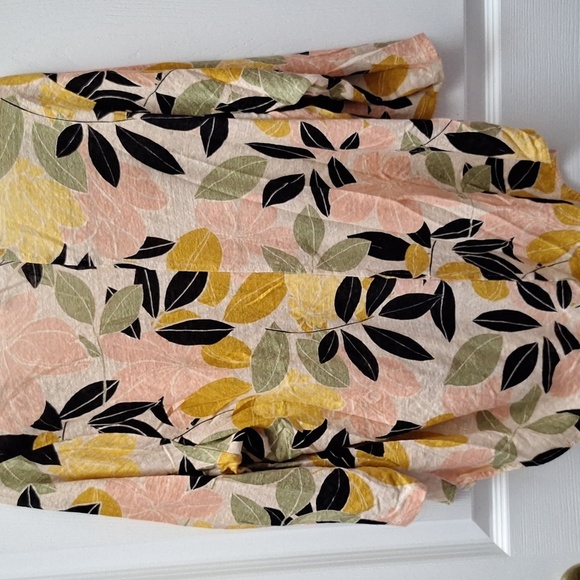 e Rachel Zoe Yellow and Pink Graphic 3/4 Sleeve Top 1X - Picture 3 of 3